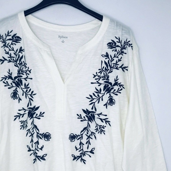 Ryllace 1X Blouse Embroidered Floral - Picture 2 of 6